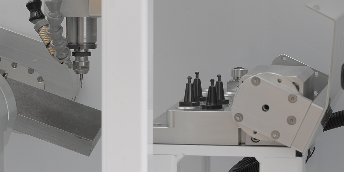 Taper tool holders seated in the magazine, the automated cover pivoted open